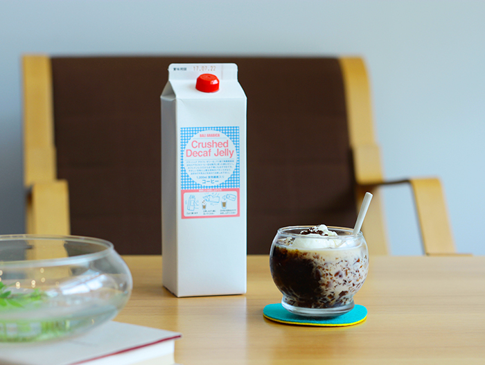 振って×2、しぼり出す♪ カフェインレスのコーヒーゼリー