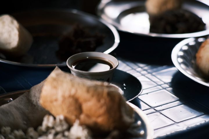 エチオピアのコーヒー。産地で頂くコーヒーセレモニー。